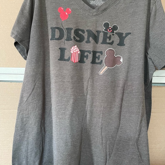 Bundle of 3 Disney Park Tees - Picture 4 of 7